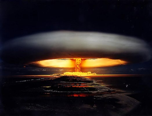 Nuclear bomb mushroom cloud1