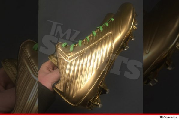 0116 marshawn lynch golden shoes tmz sports 4 0116 marshawn lynch golden shoes tmz sports 4