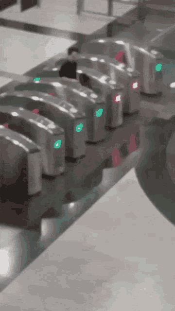 round-merrygoround-mrt-in-than-out.gif