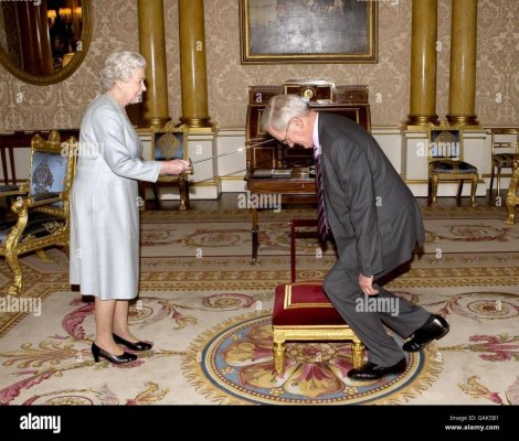 queen-elizabeth-ii-receives-lord-cullen-of-whitekirk-and-confers-upon-GAK5B1.jpg