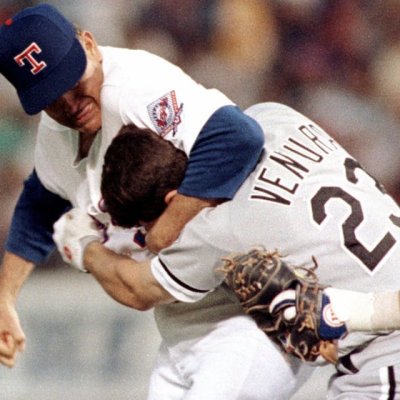 nolan-ryan-vs-robin-ventura-after-being-hit-by-a-pitch-v0-veex6na848c91.jpg