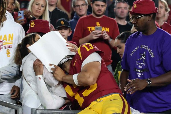 caleb-williams-crying-washington-state-loss-110623-1-85308940a9754e7b90d0b208572fee28.jpg